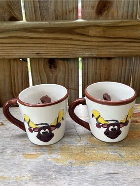 Set of 2 Vintage Hand Painted Peek-A-Boo Moose Christmas Mugs Size 9oz